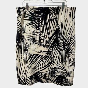 Dress Barn Cream Bodycon Pencil Mini Skirt Black Leaves Plants Pattern Stretchy